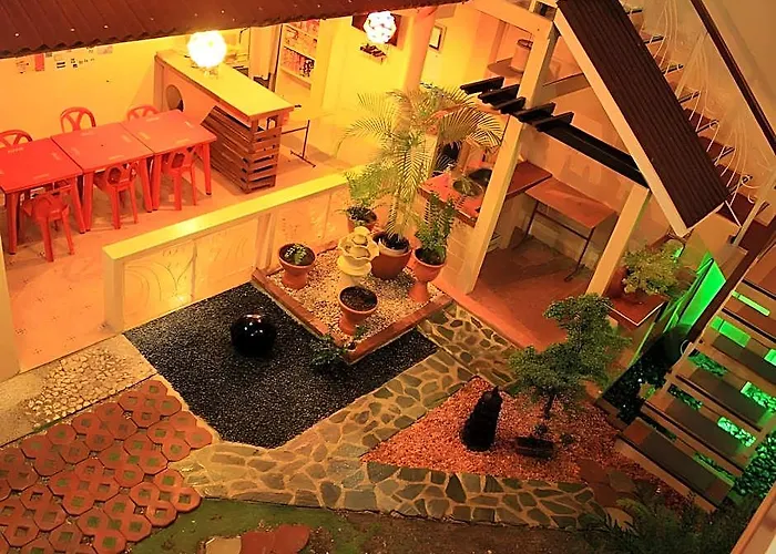 ホテル Malonzo House オスロブ
